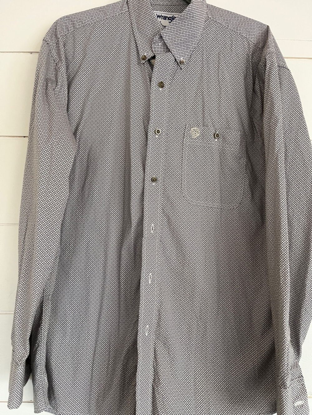 Wrangler Men’s Black and White Micro-Pattern Button-Down Shirt